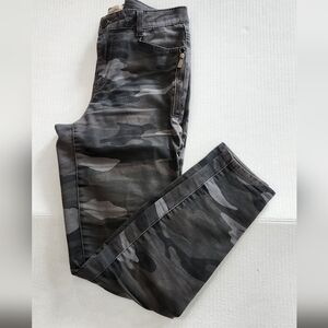 Rewind Junior's Camouflage Skinny Jeans Size 5